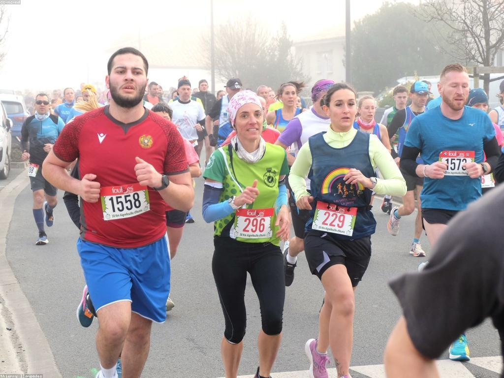 ការប្រកួតជើងឯក និង ការអភិវឌ្ឍន៍កីឡា